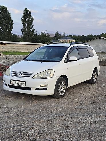Toyota Avensis Verso: 2004 г., 2 л, Механика, Дизель, Минивэн