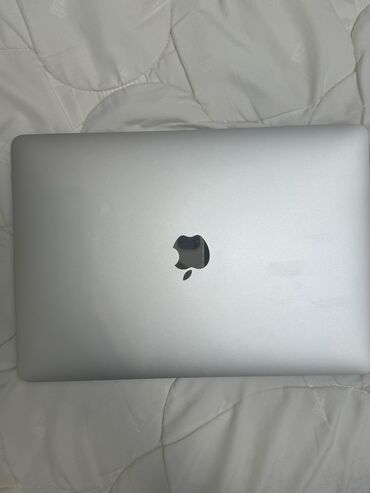 Apple MacBook: İşlənmiş Apple MacBook, 16 ", Apple M2, 256 GB, Ünvandan götürmə