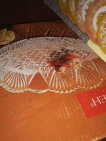 novruz sufrəsi: Tort və şiriniyyat qabı, Şüşə — 2