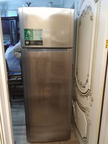 hotpoint ariston soyuducu: 1 qapılı Hotpoint Ariston Soyuducu Satılır