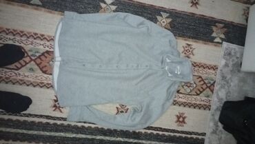 Ostala muška odeća: Džemper veličina m 1000 dinara košulja veličina s 800 dinara