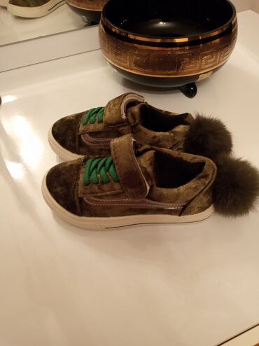детская утепленная обувь: Аууагабы-(олчу-27);
Обувь для девочки-
(размер 27)