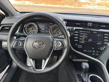 Toyota: Toyota Camry: 2019 г., 2.5 л, Вариатор, Гибрид, Седан — 12