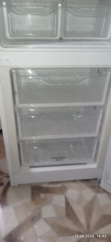 soyducu matoru: Нерабочий 2 двери Indesit Холодильник Продажа, цвет - Белый
