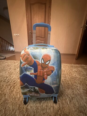 детские чемодан: Продаю чемодан детский для мальчика В отличном состоянии все рабочее