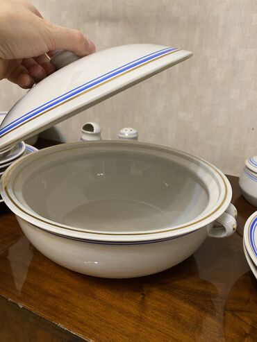 Наборы посуды: Фарфоровый сервиз, Пр-во Корея. 2 тарелки для супа, 3 столовых — 8