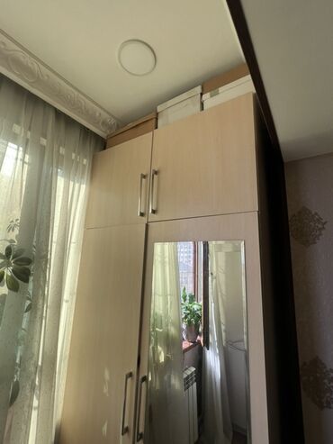 Aş qazanı: Açılan, 3 qapılı Düz dolab, Şifonyer