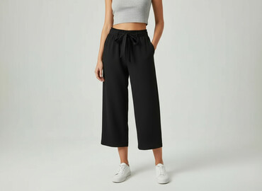 czarne sandały z pomponami: 3/4 Trousers for women, size S