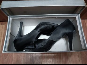 обувь женская 41: Туфли цвет - Черный