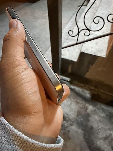 айфон за 0 сом: IPhone 16 Pro, Б/у, 256 ГБ, Matte Gold, Зарядное устройство, Чехол, 86 % — 3
