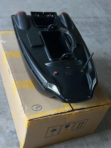 Прикормочные кораблики и кормушки: Кормораздаточная лодка для рыбалки (радиоуправляемая) - Двухпонтонный — 10