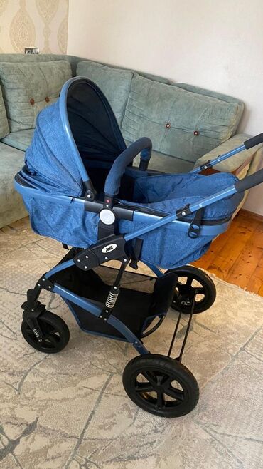 uşaq espadrilləri: Uşaq arabası – mavi rəng, klassik beşik tipli. Xüsusiyyətlər: - Geniş