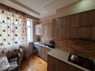 Uzunmüddətli kirayə mənzillər: Yeni Yasamalda📍tam temirli 3 otaqli menzil kiraye verilir Menzil 20 — 19