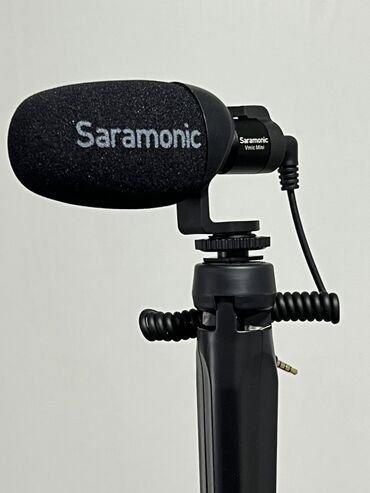 Микрофоны: Продаю накамерный (пушка) микрофон Saramonic. Новый, подходит для