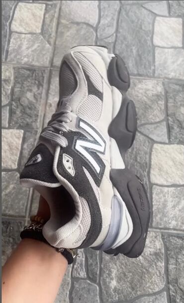 Patike: New Balance 9060 patike

Novo
Brojevi 36 do 40

fb Moja Kupovina 1 — 18