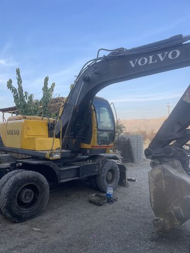 хова миксир: Экскаватор, Volvo, 1997 г., Колесный