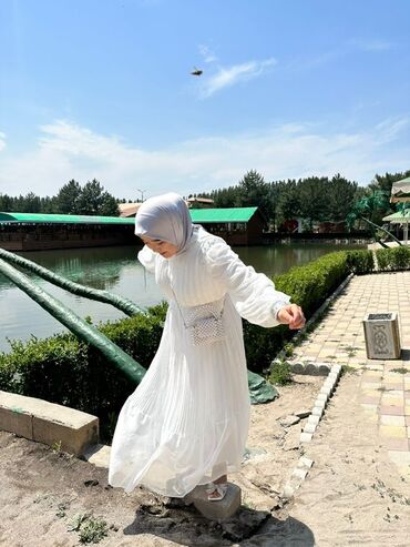 вечерние платья бишкек дордой инстаграм: Элегантное белое платье в пол для скромного образа. Особенности: -