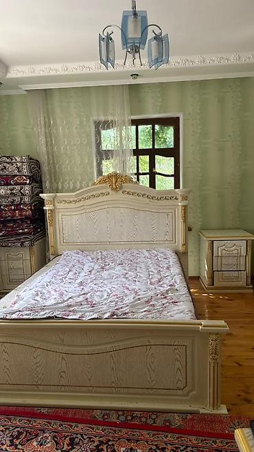 office table: Спальный гарнитур в классическом стиле с резными декоративными — 1