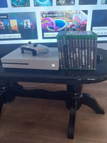 Xbox One: Prodajem xbox one s 1TB+1 joystick+18 original game. Konzola je