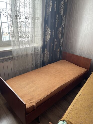 советские мебели: Односпальная Кровать, Б/у