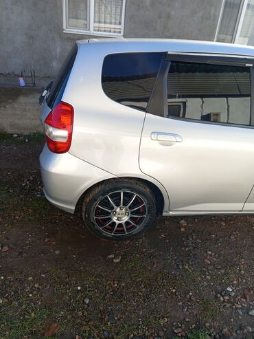 дом на колесах авто: Honda Fit: 2002 г., 1.4 л, Механика, Хетчбек