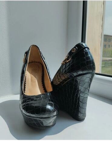 одежда и обувь: Платформа | бренд RoKoBella (Турция)
 Размер 36
 Цена 700 сом