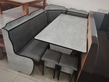 гостинный стол и стулья: Комплект стол и стулья Новый