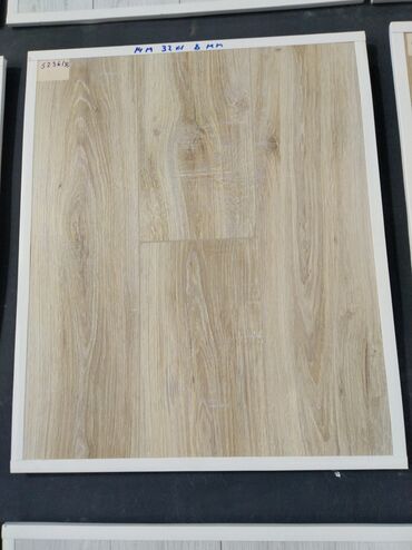 Linoleum: Laminat döşəmə paneli – təbii palıd görünüşlü - Sinif: 32 (MM 32K