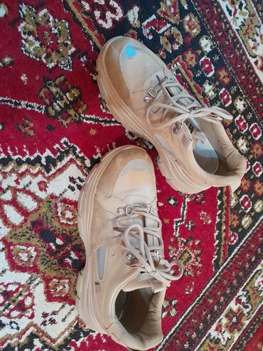Кроссовки и спортивная обувь: Размер: 41, цвет - Бежевый, Новый