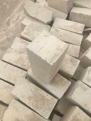 Digər tikinti daşları: KUBİK DAŞ ( MİŞAR DAŞI ) Standart eyni ölcüdə (40sm×19sm×16.5sm) bərk — 22