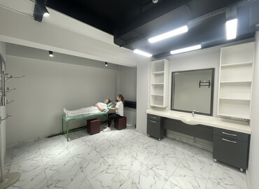 Digər kommersiya daşınmaz əmlakı: Nəsimidə Azadlıq rezidensin binasında yol qırağında yerləşən — 1