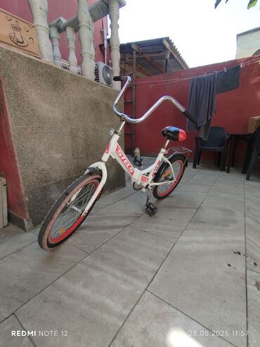 STELS Pilot markalı bu qatlanan velosiped gündəlik istifadə üçün
