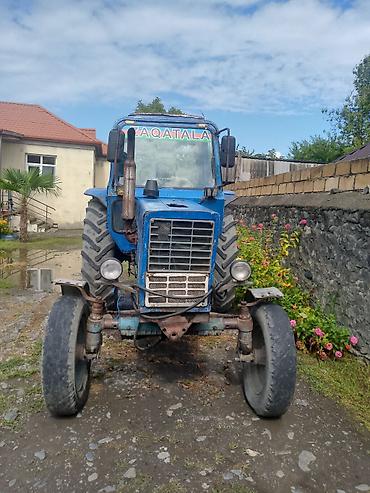 Kənd təsərrüfatı üçün universal təkərli traktor - Rəng: mavi