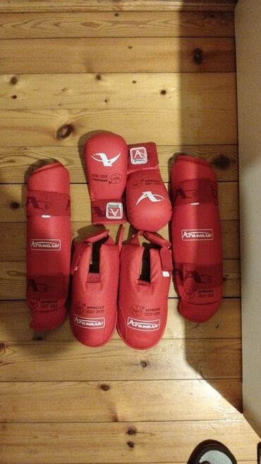 mma əlcəyi: Karate üçün set. diz və qol qoruyan, əlcək. şəkildə nə görürsüz odur