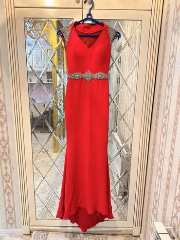 Gündəlik donlar: İki fərqli qadın paltarı dəsti 1) Qara krujeva üstlü, aşağı hissəsi — 5