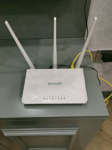 Optik internet üçün (Ethernet) wifi router modem satılır. Cəmi 1 ay