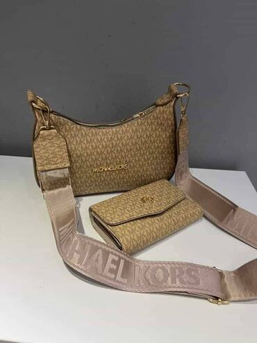 Torbe: Michael Kors torba NOVO

Novo
Replika

fb Moja Kupovina 1 — 1