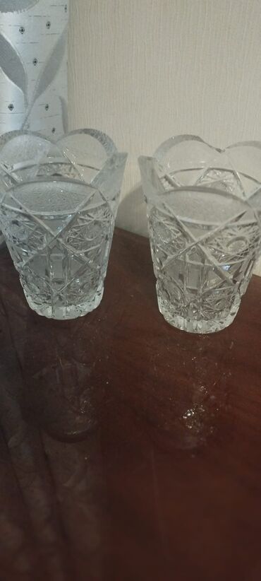 хрустальные стаканы: Хрустальные вазы. Каждая 15 манат