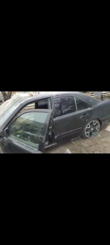 срочно в связи с переездом: Mercedes-Benz : 1999 г., 2.4 л, Механика