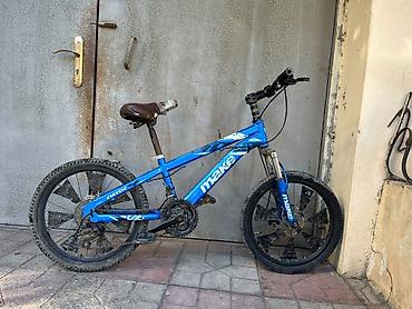 Velosiped idal vəziyyətdədir birdene təkəri partlaqdı və qalan hərşey