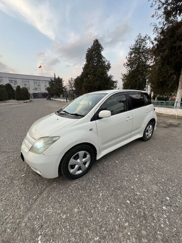 Toyota: Toyota ist: 2002 г., 1.5 л, Автомат, Бензин, Хэтчбэк