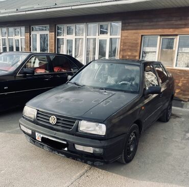 Volkswagen: Volkswagen Vento: 1993 г., 2 л, Механика, Бензин, Седан