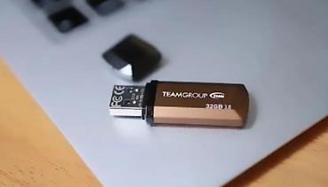 Hard diskovi, eksterni diskovi: TEAMGROUP C155 USB flash memorija – 32 GB, USB 3.0 - Kapacitet: 32 GB — 3