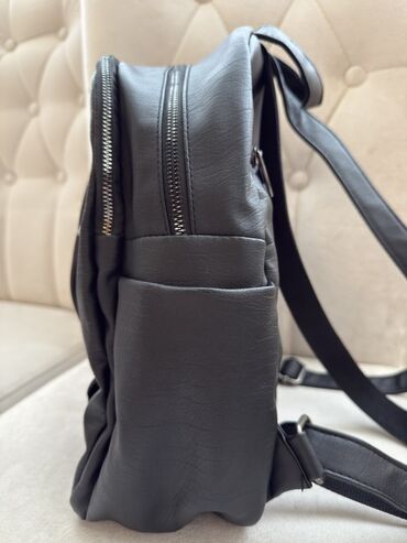 Çantalar: Qara dəri effektli günlük çanta/rüqsak - Material: yumşaq dəriyə — 2