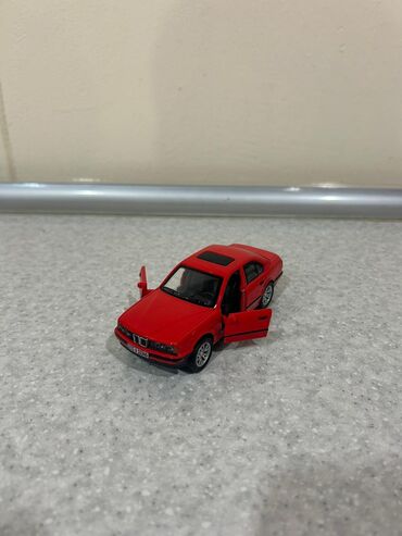 Oyuncaqlar: Təcili Satılır. Endirim Var. BMW E34 5cı serıya modelkası satılır — 3