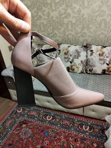 туфли новая не разу не одевала: Tuflilər, Ölçü: 37, rəng - Yasəmən, Yeni