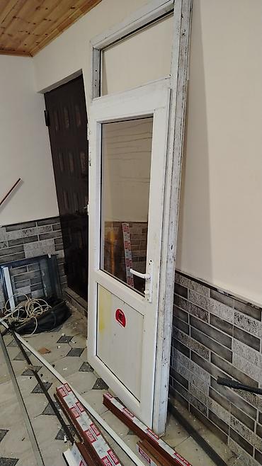 isiq qiyməti: PVC qapı və üst fanlı vitraj dəsti - Material: ağ rəngli PVC profil - — 1