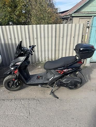n max: Скутер Benelli (50–125 см³, серия Street/City) в черном цвете — 1