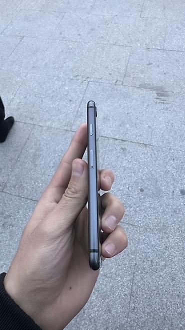 aplle 8: Продаётся iPhone в чёрном цвете с кнопкой Home и Touch ID. Смартфон — 4