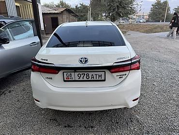 сут машине: Toyota Corolla: 2018 г., Автомат, Гибрид, Седан — 3